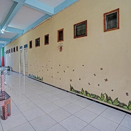 Oyo 91572 Kost Esklusif Barokah Hotel Pasuruan Exterior foto