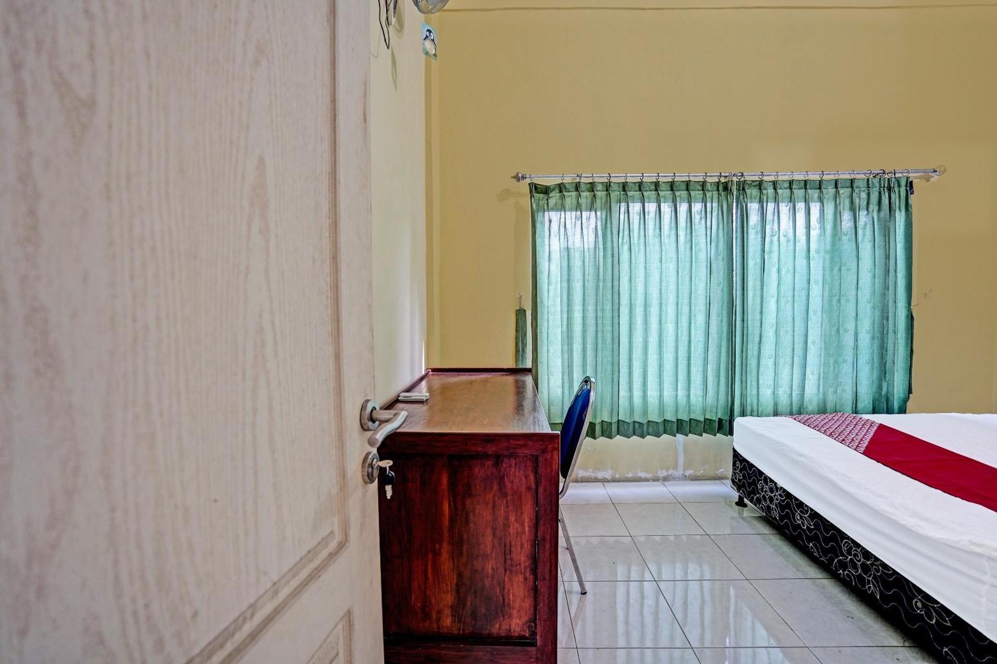 Oyo 91572 Kost Esklusif Barokah Hotel Pasuruan Exterior foto