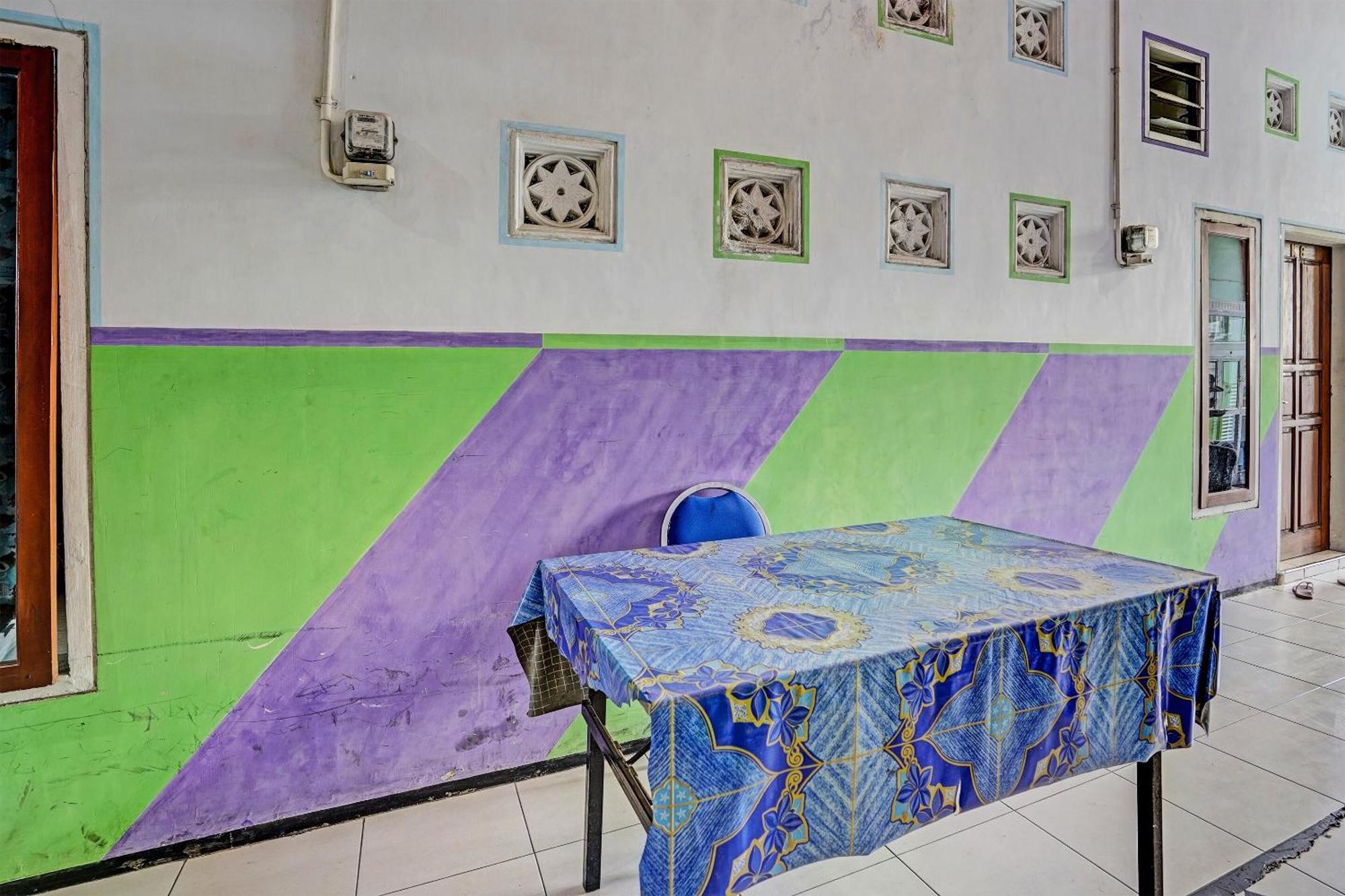 Oyo 91572 Kost Esklusif Barokah Hotel Pasuruan Exterior foto